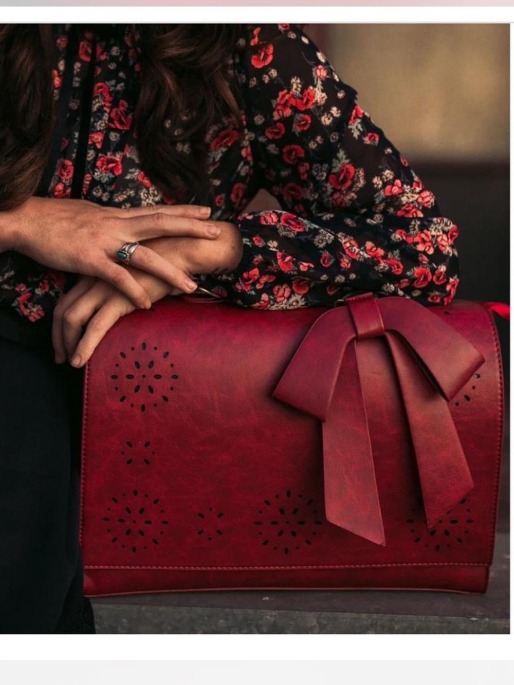 Walasa  new scarlet  laser cut leather messenger bag with bow - Picture 3 of 8
